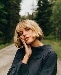 Latest Free Short Curly Hairstyle With Fringe Thoughts Small Fluorescent Hairstyles Won T Be A Movement Via In 2021 Hair Styles Short Hair Styles Blonde Bob With Bangs