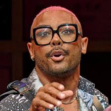 Shaftesbury Theatre Visual Synopsis