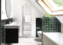 geef je badkamer persoonlijkheid door te kiezen voor eyecatchers groene tegeltjes en stoere hotbath kranen van veroude badkamer groene badkamer badkamer groen