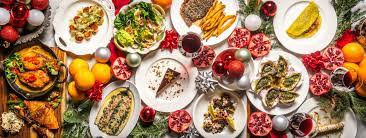 Roasted root vegetables as a side dish, mashed potatoes, gravy, and the centerpiece being a stuffed roasted fowl. 9 Nyc Restaurants Open On Christmas Day 2020 Where To Eat Christmas Dinner In Nyc