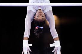 Simone Biles Sichert Sich Funften Titel