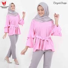 Sesuai digayakan di pelbagai situasi seperti di pejabat, beriadah, menghadiri majlis rasmi dan sebagainya. Jual Blouse Atasan Wanita Baju Atasan Remaja Cewek Kekinian Blus Wanita Muslimah Kyla Blouse Pink Online April 2021 Blibli