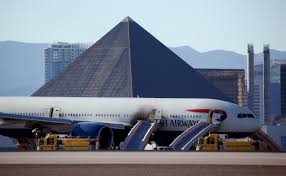 United airlines boeing 777 engine catches fire midair, dramatic visuals go viral. Investigators In Las Vegas Seek Cause Of A British Airways Boeing 777 Engine Fire