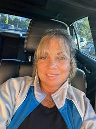 Hey im laura im 33 wanting to make new friends if anyones keen:)