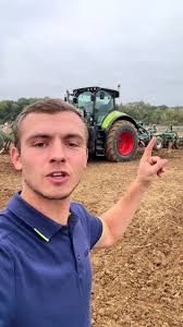 On lance la trend pour cet été!! 🤩 #pourtoii #tractor #farmer #tracte...