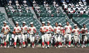 2021年8月28日 15時30分 (8月28日 15時41分更新) 近江に勝利し、ガッツポーズする智弁和歌山・中西＝甲子園. Ucvxmrdxwqkeam