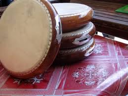 Pengertian dari rebana rebana merupakan alat musik tradisional yang berasal dari timur tengah dan terdapat hampir di seluruh indonesia.rebana merupakan salah satu alat musik tradisional yang berasal dari daerah timur tengah.biasa digunakan pada saat acara kesenian. Lengkap Tari Yapong Betawi Sejarah Fungsi Gerakan Musik Video