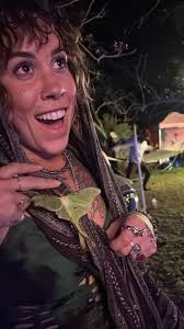 Hi girls, I'm Maya! I'm 25 years old and looking to move to Austin at the  end of March or in April . I'm hoping to find either a room in a