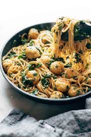 Garlic Herb Spaghetti With Chicken Meatballs Pinch Of Yum Recipe Pasta Dishes Recipes Baked Chicken Meatballs