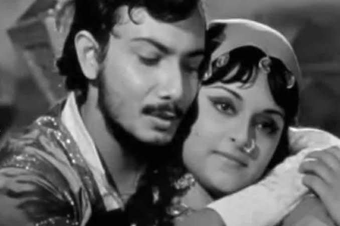 Do you remember sexy and sensuous actress Mithu Mukherjee who vanished at her peak! - Get Bengal