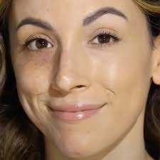 It's very full coverage yet the formula is lightweight. Shape Tape Concealer Tarte Cosmetics