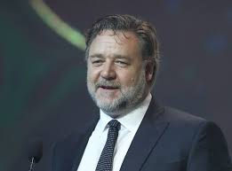 Russell crowe has opened up about his plans to auction off 200 personal items following his russell crowe has expressed his shock at the sudden death of mathematician john forbes nash jr. Russell Crowe Had A Brutal Response To A Fan Who Called One Of His Movies Boring Indy100