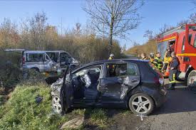 Faits Divers Spectaculaire Collision Entre Deux Vehicules Route De Maron