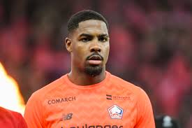 Mike maignan (born 3 july 1995) is a french professional footballer who plays as a goalkeeper for lille osc and the france national team. Man Utd Joined In Mike Maignan Transfer Race With Tottenham As Mourinho Eyes Lille Keeper As Lloris Replacement