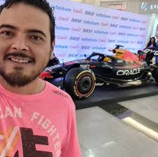 Skyfans hoy es VIERNES!!🥳🥳🥳 Y en nuestro clásico viernes de humor....  Chamba es chamba 🤣 y a como está en estos.momentos cada compañía saliste  ganando jaja