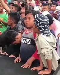 When You Go To A Concert But Forgot To Lock The Door Bored Wtf Funny Videos For Kids Funny Gif Funny Kids