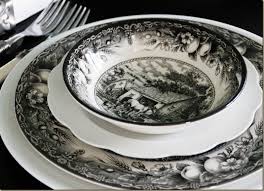 Black And White Plates Set A Black And White Table Black And White Dishes Black Dinner Black And White Plates
