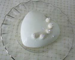La glassa specchio colorata è una preparazione a base di cioccolato bianco che viene utilizzata per la copertura di torte o dolci. Un Cuore Candido Per Un Dolce Natale Armonia In Tavola Menu Per Quattro Stagioni