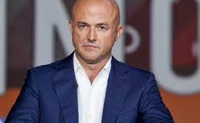 Programma di approfondimento giornalistico dedicato ai casi irrisolti della cronaca recente. Quarto Grado Ultima Puntata Per Gianluigi Nuzzi Ma Una Voce A Mediaset Libero Quotidiano