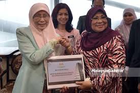 Yang berbahagia datuk seri dr. Dr Wan Azizah To Focus On Ph Manifesto Promises