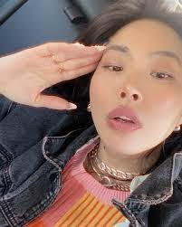 Eileen Hollman's Instagram, Twitter & Facebook