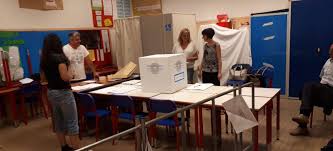 Scuole in veneto, quarantena obbligatoria al primo positivo in classe: In Veneto Scuole Appena Aperte Gia Richiuse Per Le Elezioni Gilda Venezia