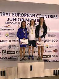 She also competed in the women's 1500 metre freestyle event. Magyar Uszo Szovetseg Magyar Uszovalogatott Mihalyvari Farkas Viktoria Masodik Lett 400 Vegyesen Facebook