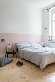 Rosa wandfarbe bilder ideen couch. Eine Rosa Wand Fur Das Schlafzimmer Neue Bettwasche Aus Leinen