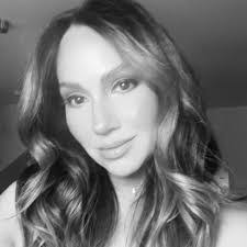 Dede Gray's Instagram, Twitter & Facebook