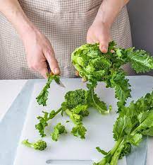 Ma le cime di rapa si possono anche mangiare come semplice contorno: Pulire E Cucinare Le Cime Di Rapa O Friarielli Sale Pepe