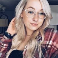 Chelsea Connell's Instagram, Twitter & Facebook