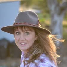 ms Crawford (@secret_gardens2)