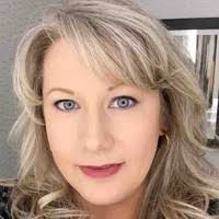 Kari Stewart's Instagram, Twitter & Facebook