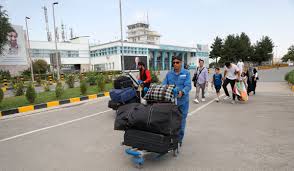 19 hours ago · (cnn) the us military has temporarily suspended air operations at kabul airport while us troops try to clear afghans who have flooded onto the airfield in a desperate rush to escape the taliban, a. Lux846jzjhdvzm