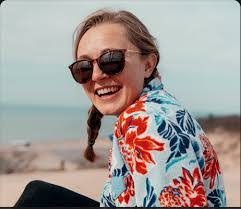 Elizabeth Turrubiartes's Instagram, Twitter & Facebook