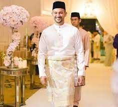 Cuma kini terdapat pelbagai rekaan baju pengantin lelaki sampai kita yang melihatnya juga pening. Paling Inspiratif Baju Melayu Pengantin Lelaki 2018 Lamaz Morradean