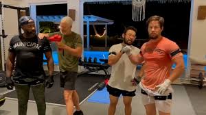 Peter berg and mark wahlberg's mile 22 bombed in theaters, but its content now feels oddly suited to the. Mark Wahlberg Shows Off His 20 Pound Weight Gain For Movie Role Abc News