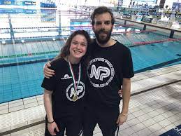 כשיהיו ציוצים, הם יופיעו כאן. Agli Assoluti Di Nuoto Si Vive La Favola Benedetta Pilato A 13 Anni Sale Sul Podio Dei 50 Rana Swim4life Magazine