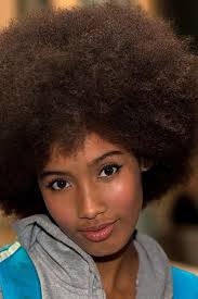 Je veux trouver des accessoires de cheveux pour mariage pas cher ici coiffure mariage femme noire. Nappy Hair La Revanche Des Femmes Noires Madame Figaro