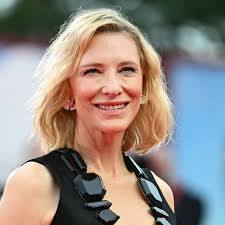 Katie Holmes gives autumn dressing a sportswear spin in these affordable  trending trainers. See the full look at the link in the comments.