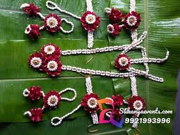 Traditional jhula on rent for baby shower and mehendi dohale jevan ceremony. Flower Jewellery Floral Jewellery à¤à¤± à¤¯ à¤« à¤² à¤ à¤¦ à¤ à¤¨ Baby Shower Naming Ceremony Fresh Flower Jewelry Flower Jewellery For Haldi Real Flower Jewelry