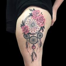 Le tatouage attrape reve femme ou capteur de rêve est un des plus beaux et esthétiques motif tatoué sur les femmes. 40 Tatouages Plume Pour Femme Tatouez