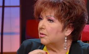 Her melodic voice is one of the best in the industry and she's appeared at the sanremo music festival numerous times as well as other popular musical gatherings. Verissimo Osvaldo Non Sta Bene Orietta Berti Nel Dramma Covid L Ha Avuto Pesante Libero Quotidiano