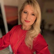 Amy Bramble's Instagram, Twitter & Facebook