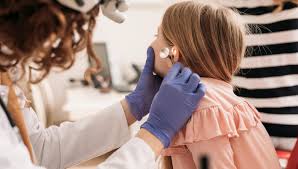 Pentru a elucida cauza, este nevoie de un adevarat interogatoriu, respectiv anamneza in limbaj medical. Infectiile Urechii La Copii 5 Raspunsuri Pentru Parintii Ingrijorati Reginamaria Ro