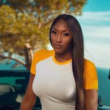 Sur cette adorable photo on. Qu Est Ce Qui Fascine Tant Chez Aya Nakamura