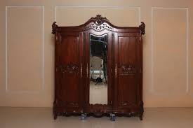 Kleiderschrank holz macht das schlafzimmer wohnlich. Barock Kleiderschrank Valbonne 3 Turig Schranke Onlineshop Repro Antik Design