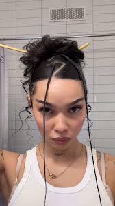 Estelle Sheppard's Instagram, Twitter & Facebook