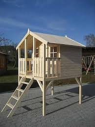 Hinweis Die Spielhauser Werden Aus Nordischen Fichten Holzern Gefertigt Und Als Unbehandelter Bausatz Inkl Oh Spielhaus Stelzenhaus Kinder Spielhaus Garten