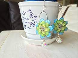 ゆらゆら くるくるブルーフラワーの重ねピアス プラバン アクセサリー デザイン シュリンクプラスチック アクセサリー 手作り